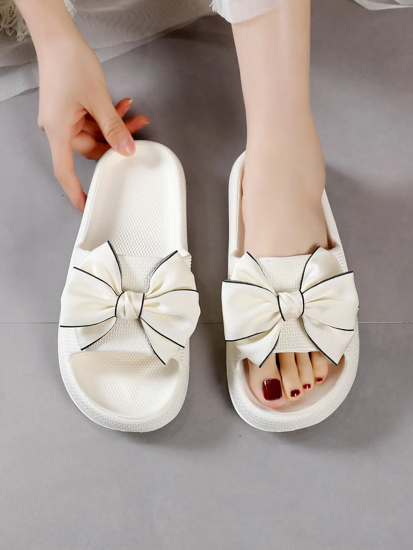 SHEIN Women Bow Decor Slides, Preppy White Solid Slides
